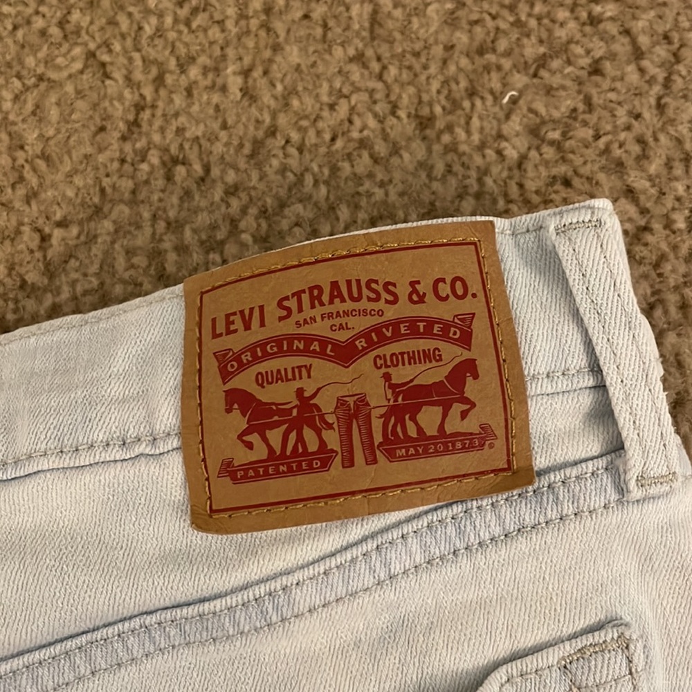 Levi’s High Rise Shorts - Picture 4 of 4